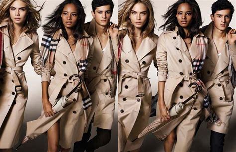 Moda Burberry femei 